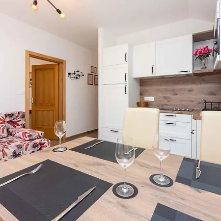 In 39298 Apartment Dramalj