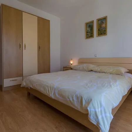 Apartment In 39298 *